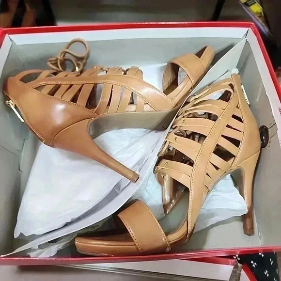 Guess Womens Caged heels. Size 8 - Picture 3 of 7